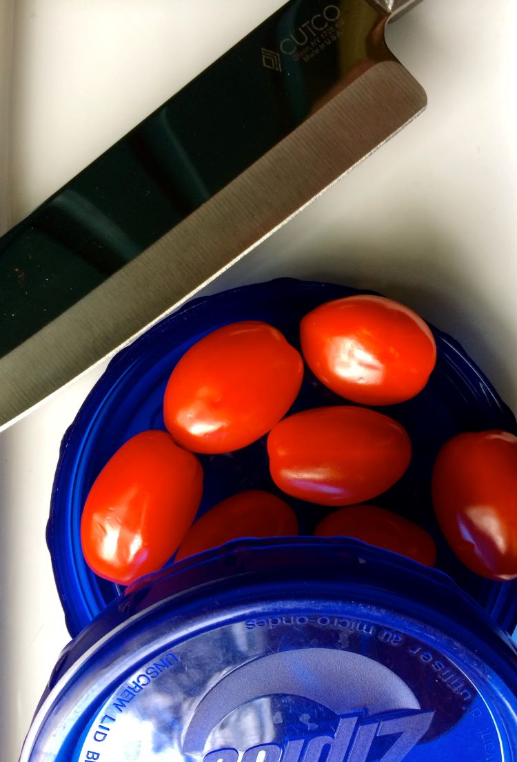 cutting tomatoes